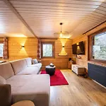 Jacuzzi 6 Places & Salle De Jeux & Proche & Parking Prive Шале