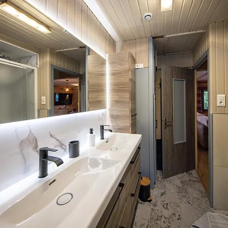 Jacuzzi 6 Places & Salle De Jeux & Proche & Parking Prive Alpesi faház *