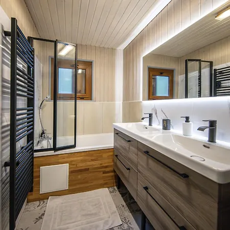 Jacuzzi 6 Places & Salle De Jeux & Proche & Parking Prive *