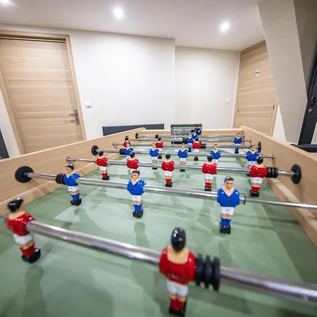 Jacuzzi 6 Places & Salle De Jeux & Proche & Parking Prive *