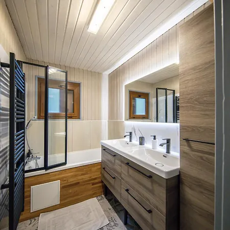 Jacuzzi 6 Places & Salle De Jeux & Proche & Parking Prive Chalet