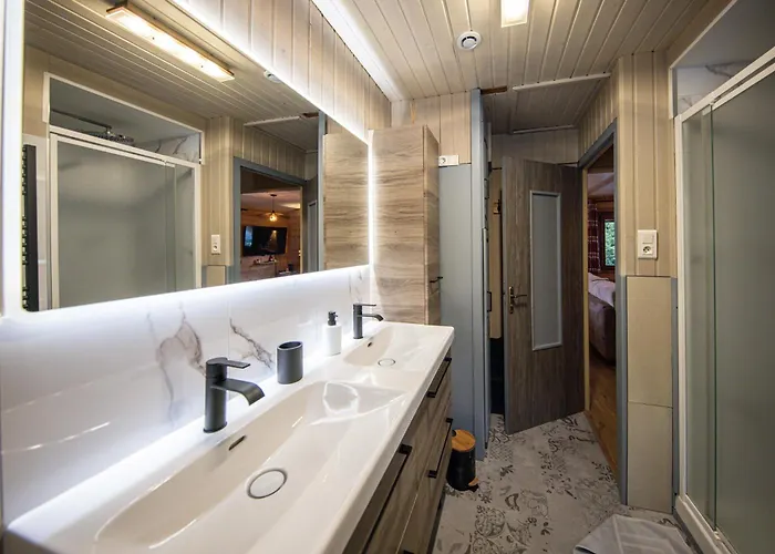 Jacuzzi 6 Places & Salle De Jeux & Proche & Parking Prive Chalet *