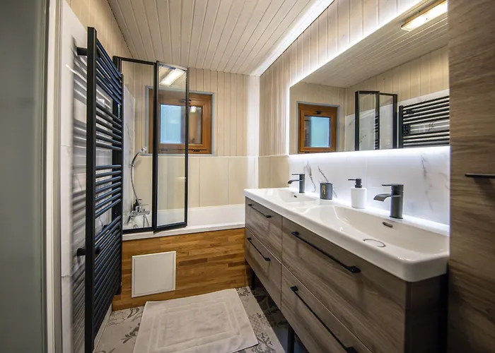 Jacuzzi 6 Places & Salle De Jeux & Proche & Parking Prive *