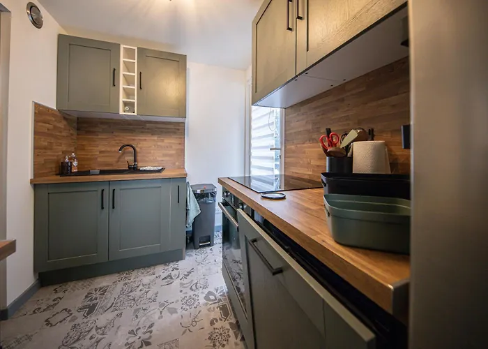 Jacuzzi 6 Places & Salle De Jeux & Proche & Parking Prive Chalet *